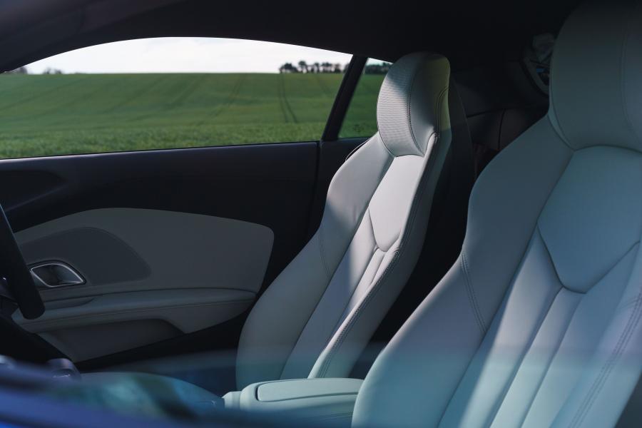 Интерьер Audi R8 V10 2019 года  (UK) (фото 21 из 79)